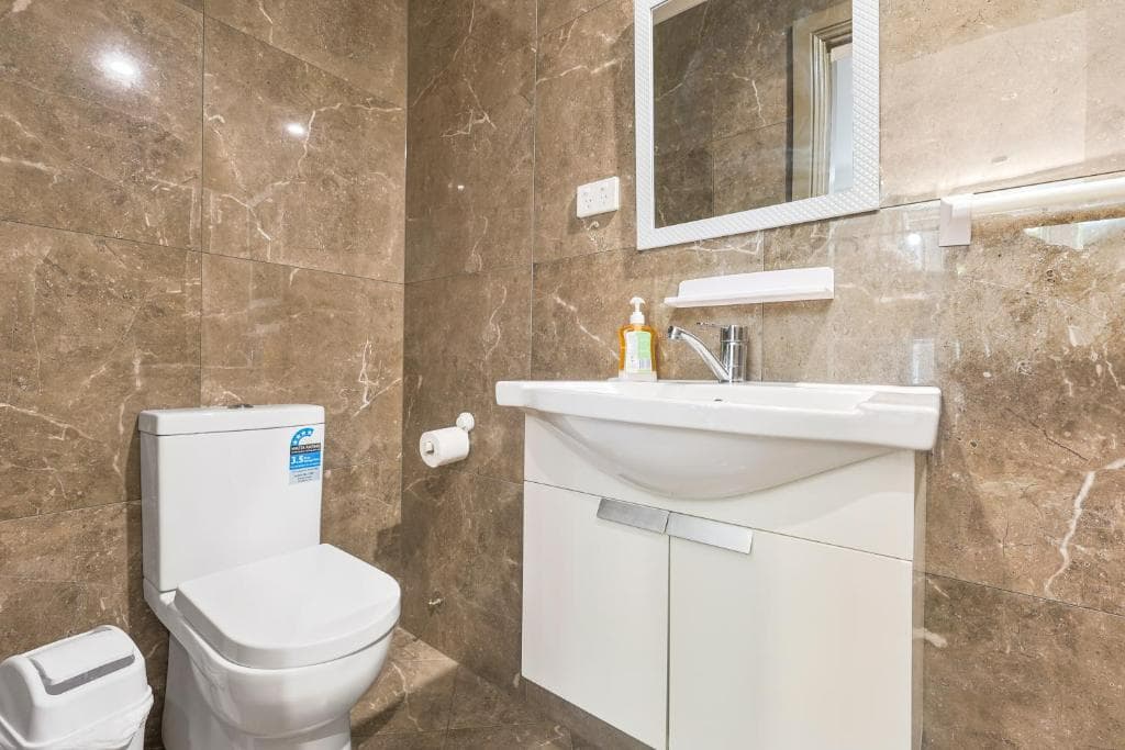 MIXED 4 Beds Shared Bathroom — Photo 2