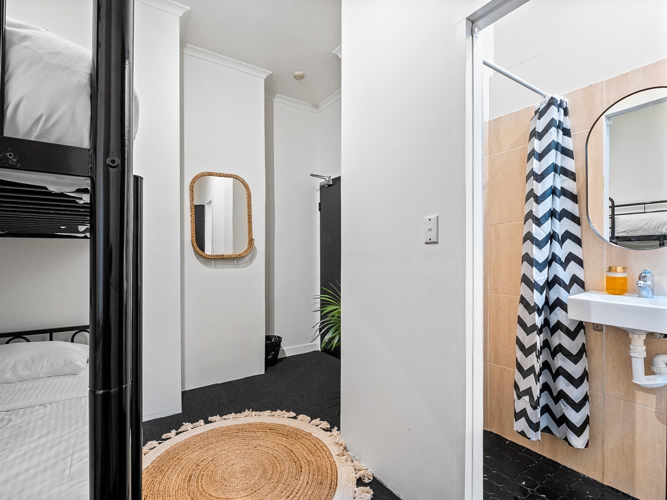 Mixed Pod Twin with Ensuite Bathroom — Photo 3