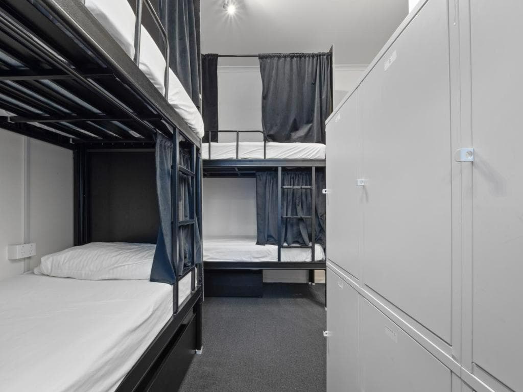 Mixed Pod 8 Shared Bathroom room preview