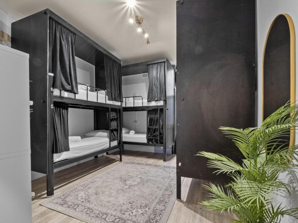 Private Room - ensuite (6ppl max) room preview