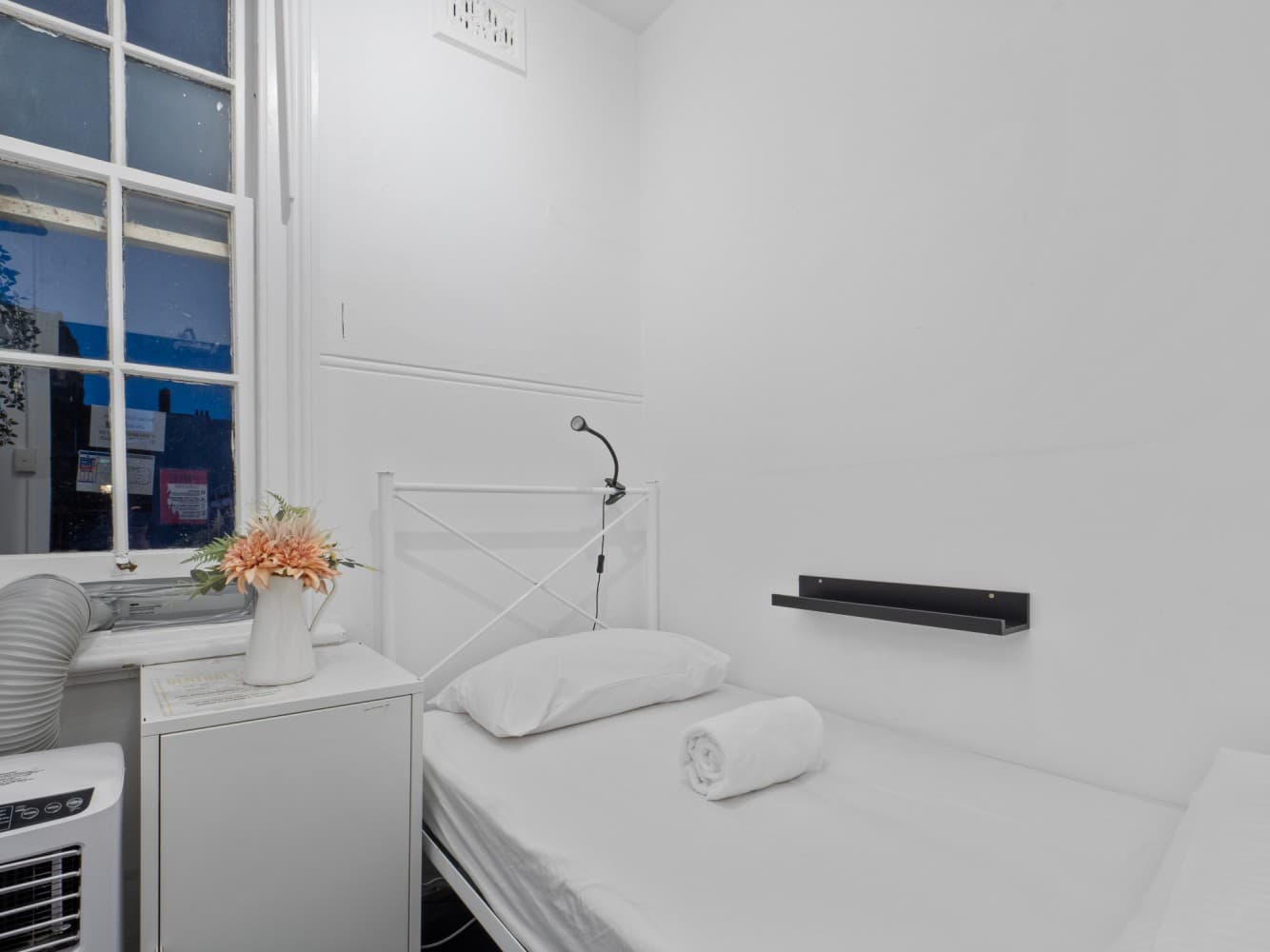 SINGLE BEDROOM WITH HARBOUR VIEW room preview