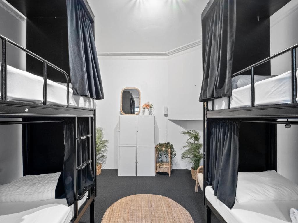 MIXED POD ROOM - 4 people bedroom room preview