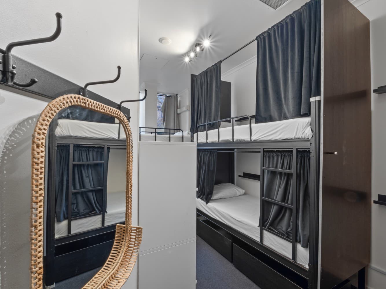 Central Sydney Female only Pod 6 Beds Room-Ensuite